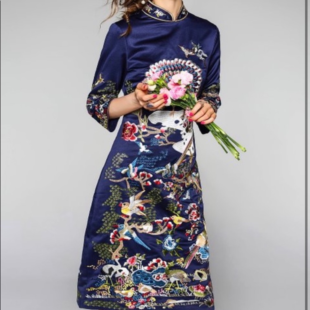 Embroidered  Sheath Cheongsam